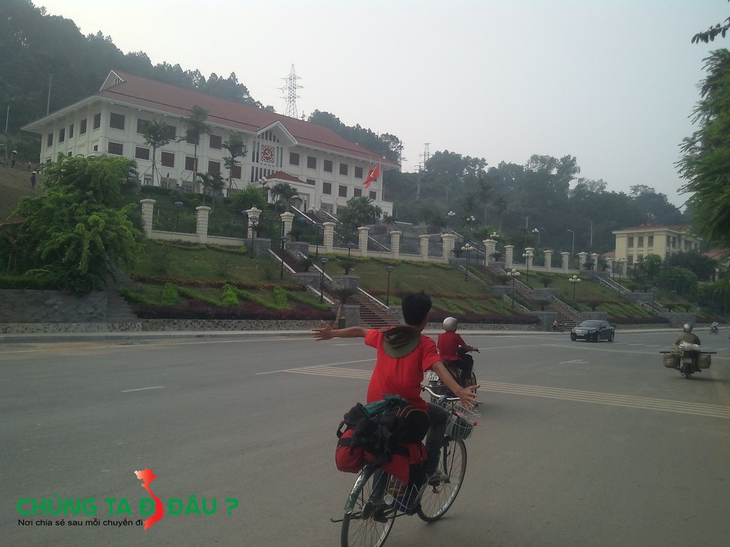 Trên đường về đến thành phố Hòa Bình