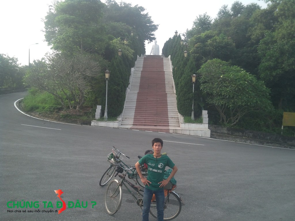 Bậc lên tượng đài Bác Hồ - 69bậc