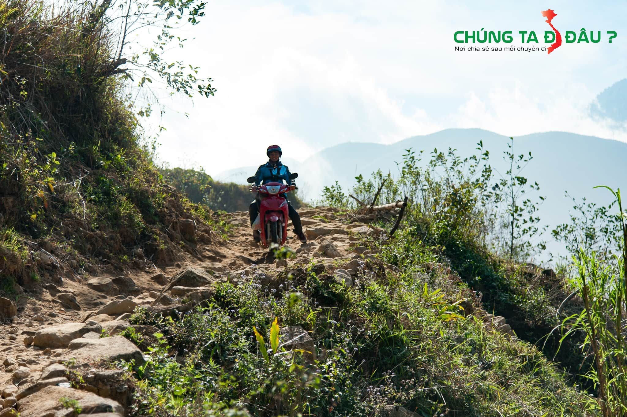 Đoạn đường 7km từ ngã 3 Sàng ma sáo vào bản Nhìu cồ san rất khó đi