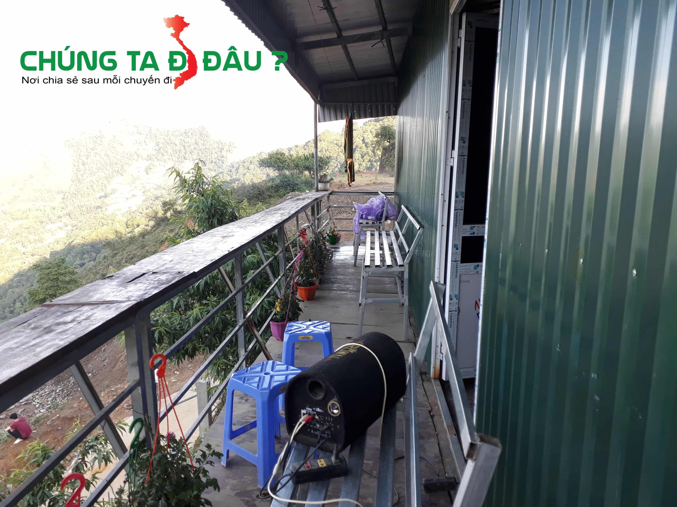 Quang cảnh đằng sau homestay view ra ngoài
