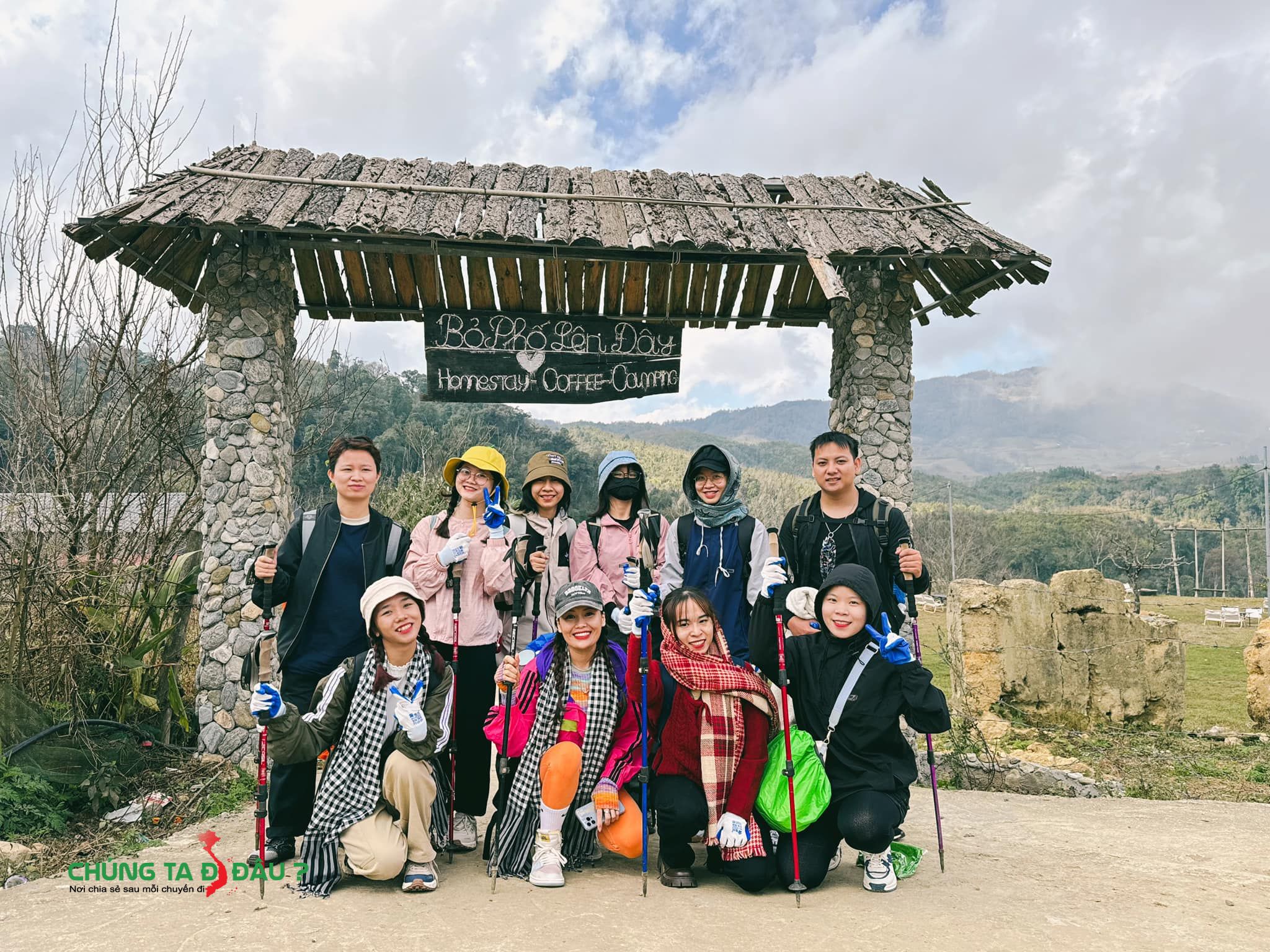 Nghỉ trưa xong cả đoàn chụp ảnh chuẩn bị trekking lên đỉnh Lảo Thẩn