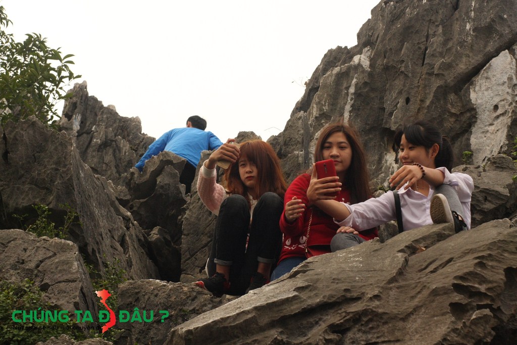 Các em xinh tươi đi leo núi seo phì