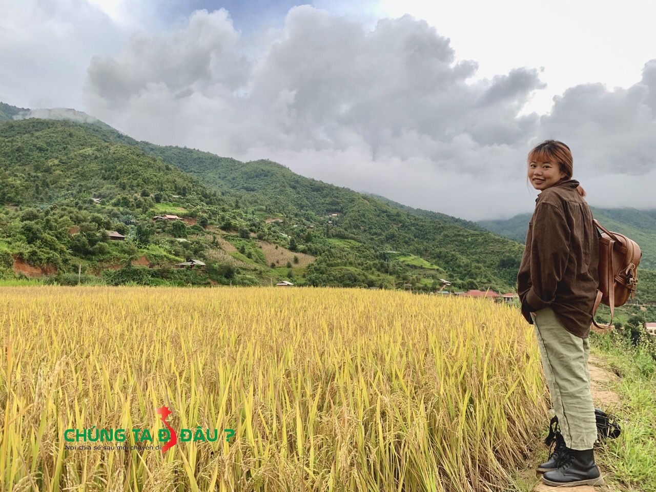 Đứng trên Mâm Xôi có thể view thấy những bản làng trên các sườn đồi thơ mộng