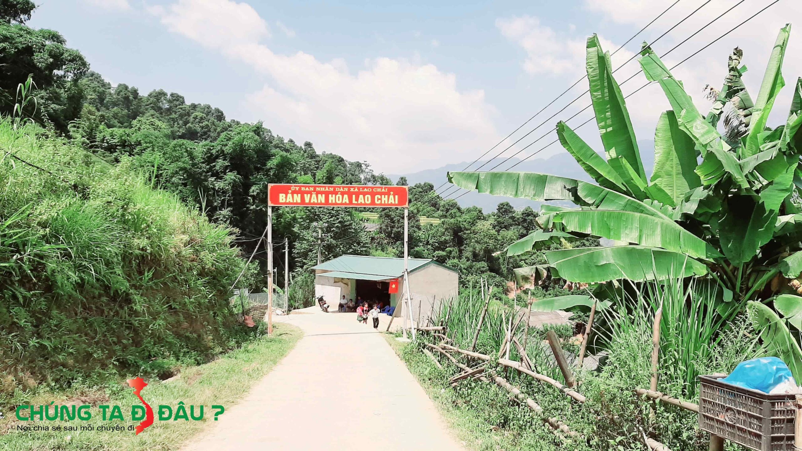 Rẽ phải là vào bãi đá nhé các bạn, nếu đi từ ql32 vào thì rẽ trái. Ảnh này là mình đang quay ra đó