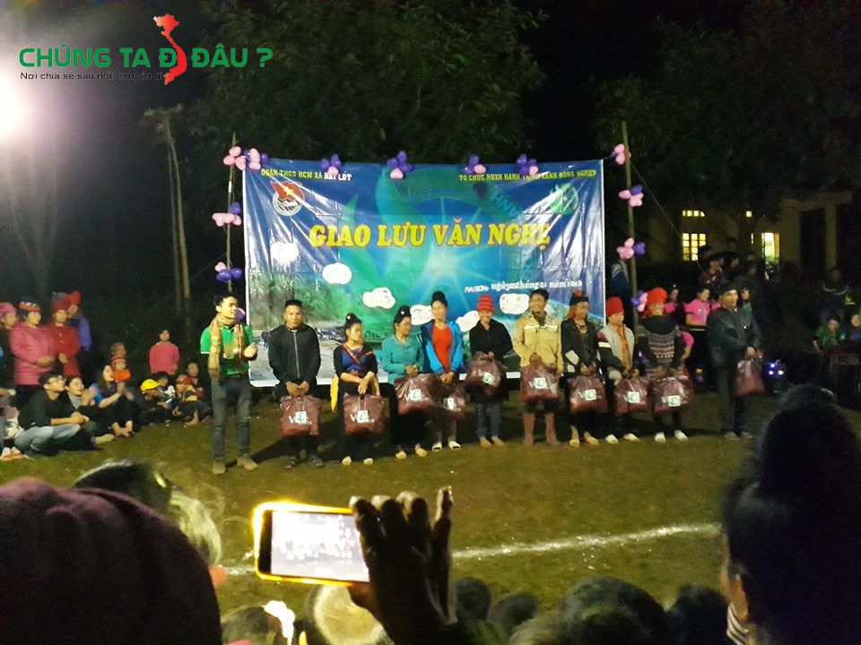 Trao tăng 23 suất quà cho các hộ có hoàn cảnh khó khăn